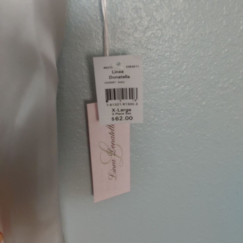 Ladies Nightgown & Robe - Picture 8 of 8